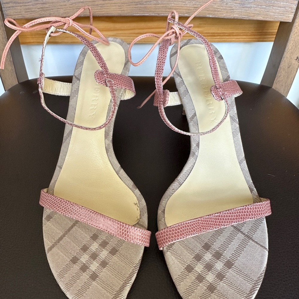Burberry sandals 39 1/2 - Picture 2 of 9